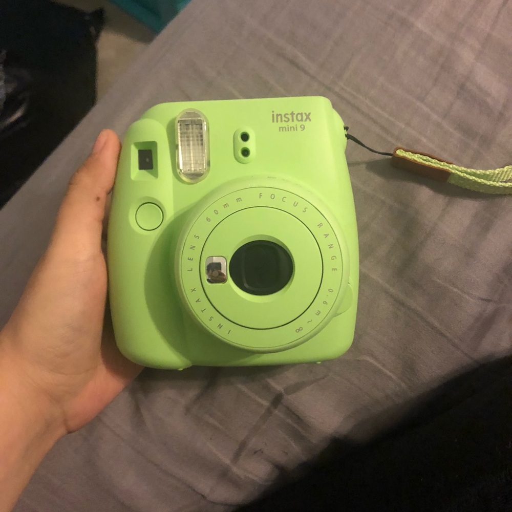 Polaroid camera (green)